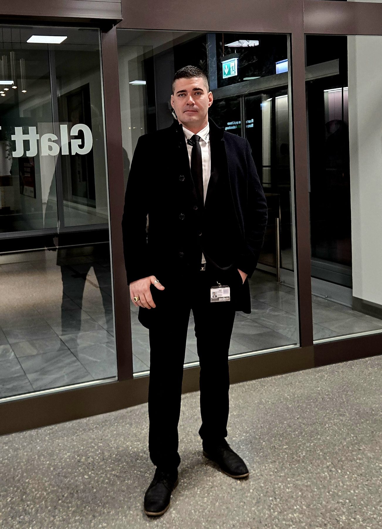 Albert Gelbhaar, Inhaber und Gründer von BaW Security, im Anzug